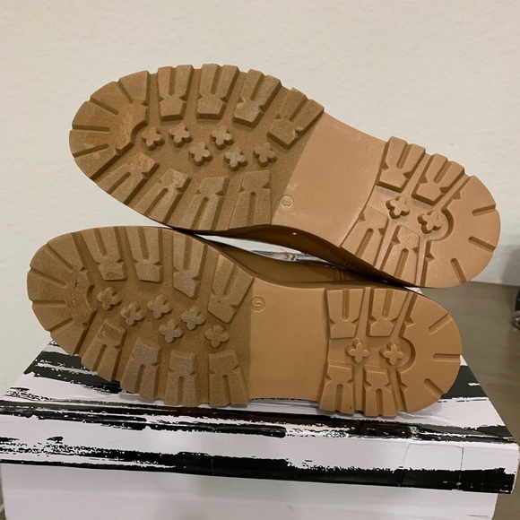 DV by Dolce Vita Thunder Chelsea Platform Lug Sole Rain Boot - Picture 4 of 4